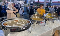  برپایی میز خوراک  یوم الطعام در شهر رشت،اولین شهر خوراک جهان در یونسکو در پیاده راه فرهنگی شهدای ذهاب  _ مردم رشت مهمان سفره امیرالمومنین(ع) شدند